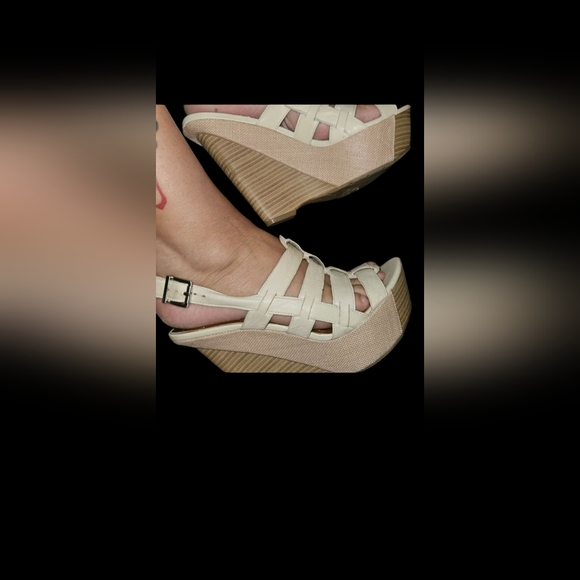 BCBG(eneration) Wedges - Picture 3 of 8